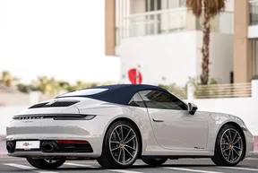 Porsche 911 Carrera 4 GTS 2024