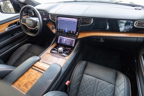 Jeep Grand Wagoneer 2023