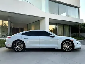 Porsche Taycan 2022