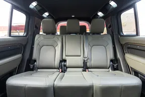 Land Rover Defender 110 2024