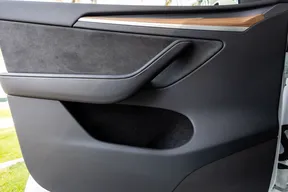 Tesla Model Y Long Range 2024