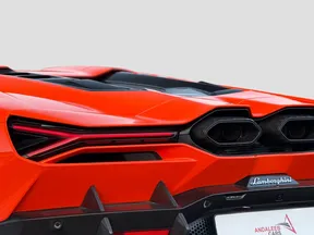 Lamborghini Revuelto 2024