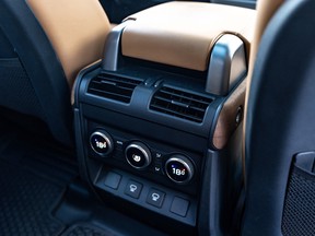 Land Rover Defender 110 2024