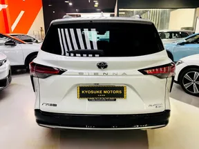 Toyota Sienna / Granvia 2025