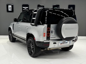 Land Rover Defender 2024