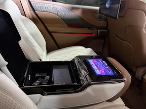 Yangwang U8 2025