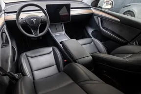 Tesla Model Y Standard Range 2023