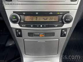 Toyota Avensis 2015