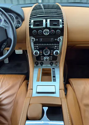 Aston Martin V8 Vantage 2014