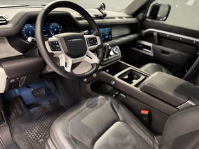 Land Rover Defender 2024