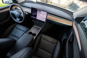 Tesla Model Y Long Range 2024