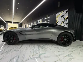 Aston Martin V8 Vantage 2019