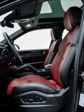 Porsche Cayenne GTS 2025