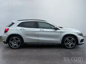 Mercedes-Benz GLA 200 2015