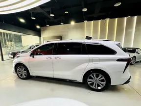 Toyota Sienna / Granvia 2025