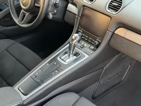 Porsche Cayman 718 GT4 2022