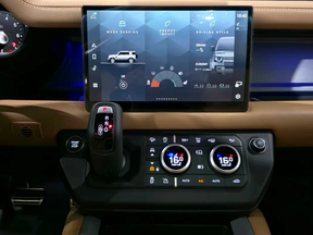 Land Rover Defender 110 2025