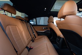 BMW 3 Series 330 2019