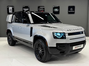 Land Rover Defender 2024