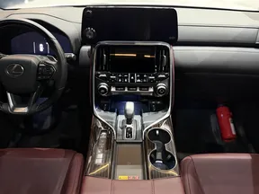 Lexus LX 700h 2025