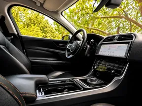 Jaguar XE 2020