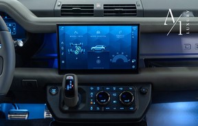 Land Rover Defender Octa 2025