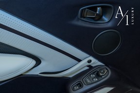 Aston Martin V8 Vantage 2021